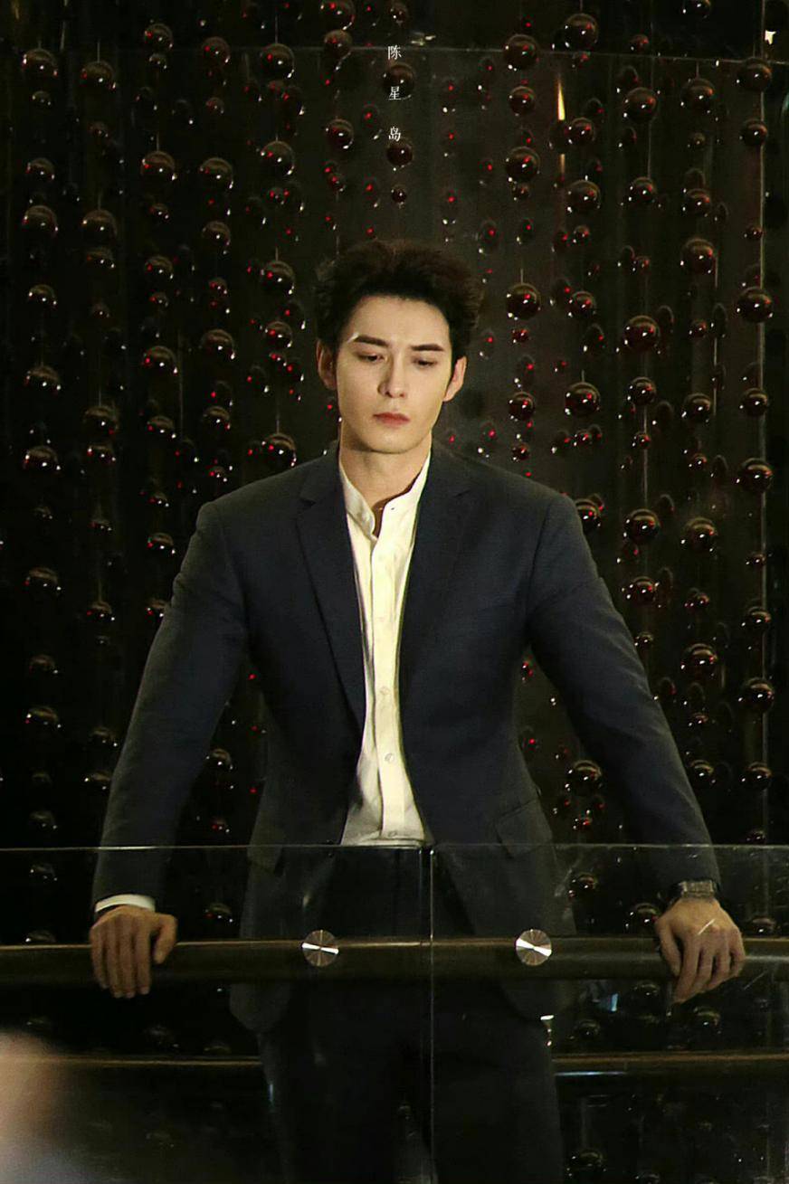 白宇|赵丽颖杨幂胡歌杨洋一个也躲不过,国产剧开拍前为什么这么爱“遛”明星? !