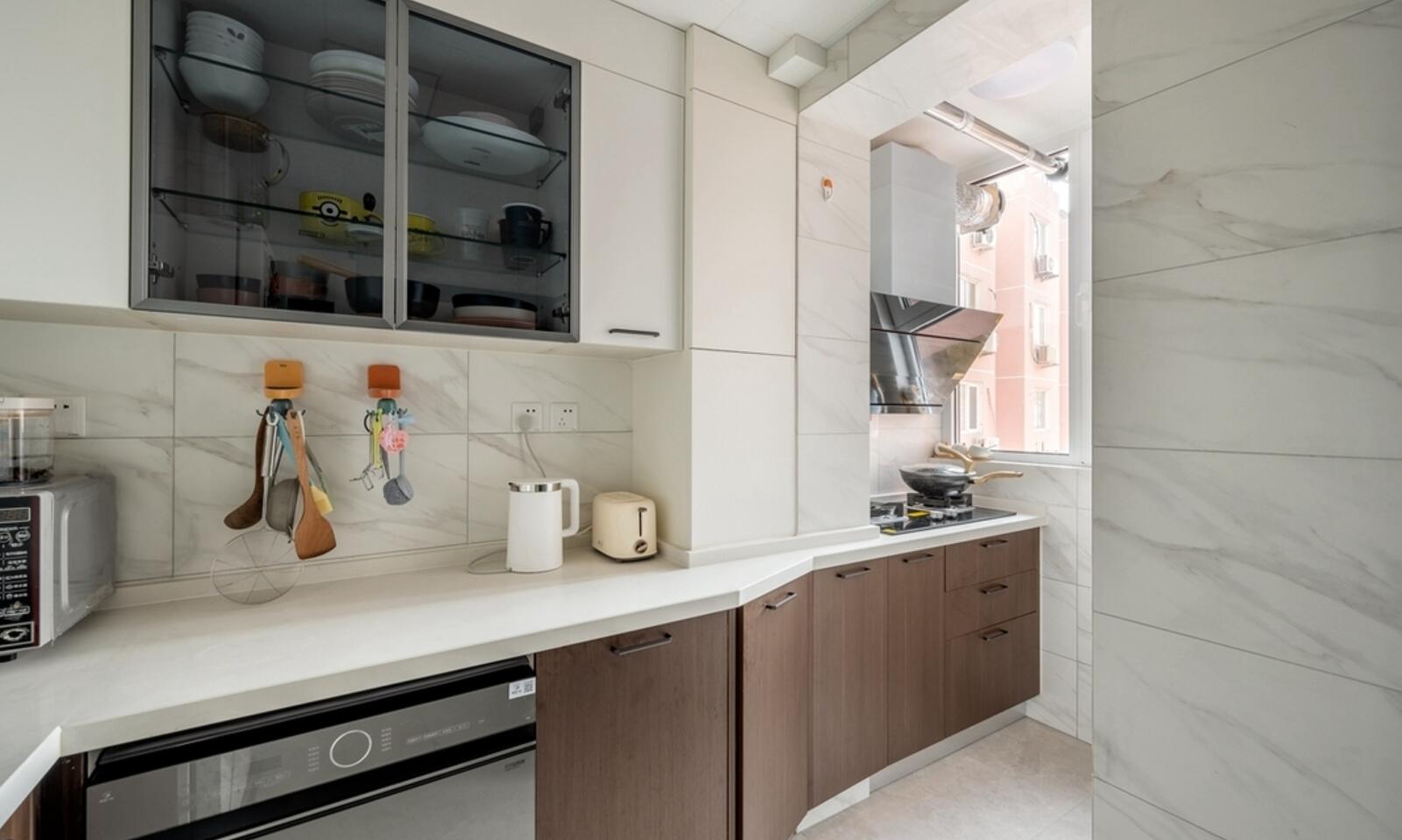 她家堪称“小户型设计典范”,看起来很简单,但处处都是细节