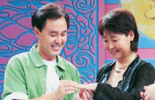 殷桃|萨日娜:6年无片可拍想去当保姆,被丈夫骂醒后成年代剧妈妈首选