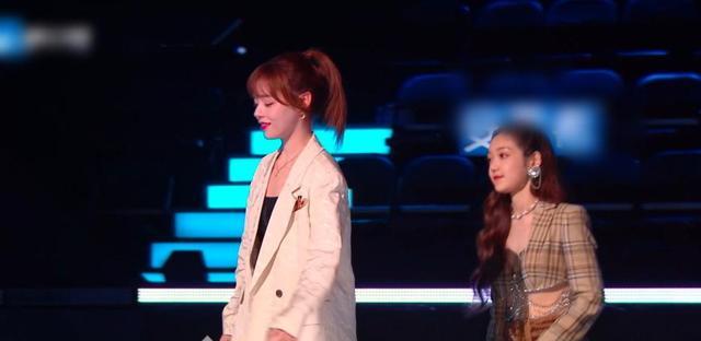 单依纯|除了黄霄云和希林娜依·高,恐怕也只有单依纯有资格担任青春导师了