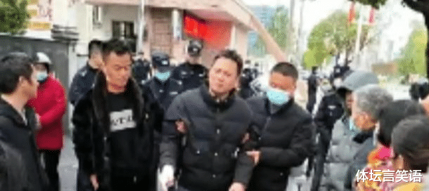 胡鑫宇案还不清不楚,德爱中学昨晚又有学生跳楼