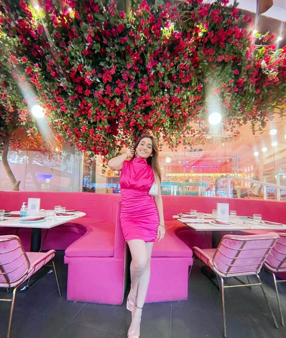 印度国宝级的时尚女神,笑靥如花娇美绽放,高种姓的穿搭教科书