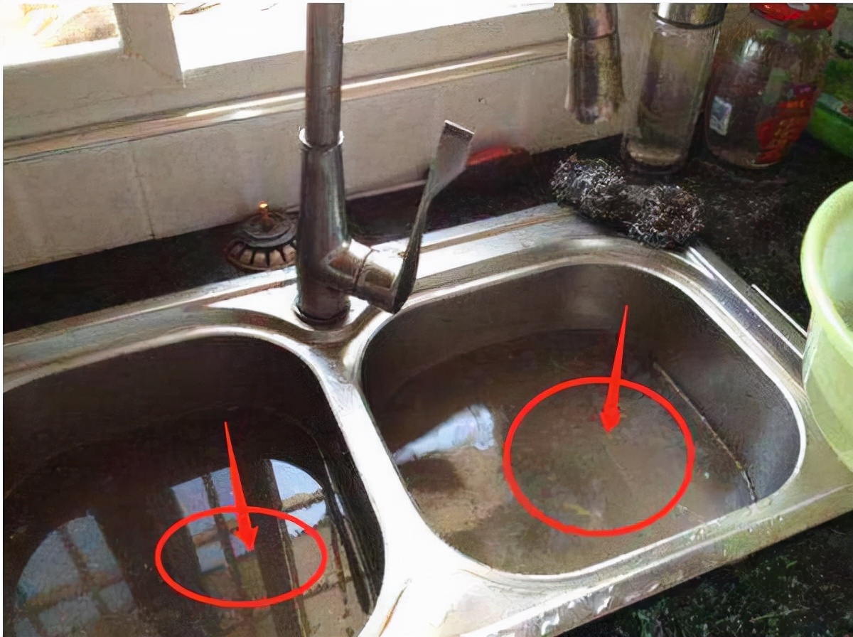 下水道堵塞还用热水冲？浪费水！学会这么做，管道畅通无异味