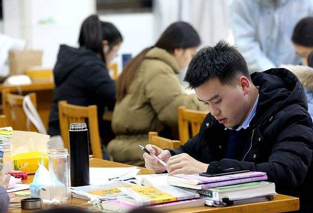 |为啥在“考公”大军中，很少见985、211的名校生？还真不是看不上