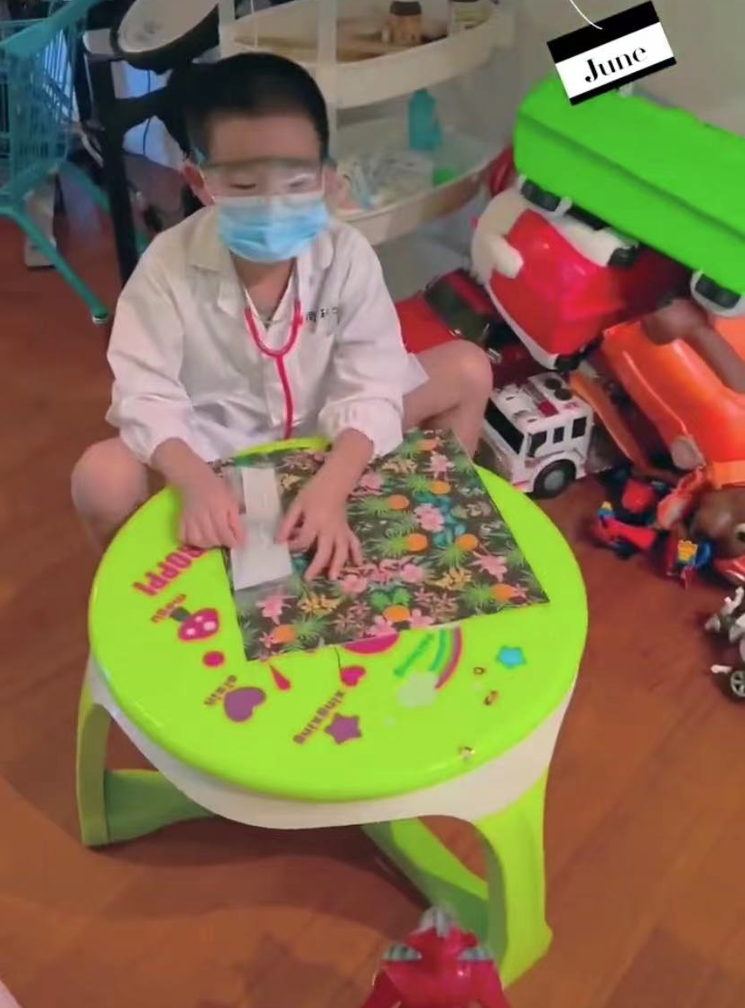 高曙光|江珊前夫高曙光独自带娃，小52岁儿子长像妈，曝光家中三层小洋楼