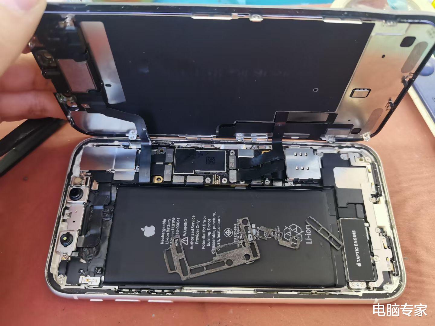 苹果|手机维修价格已谈好，中途客户变卦不修，所交定金到底该不该退？