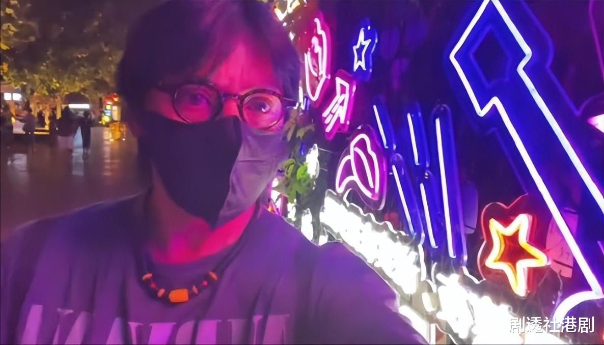 莫少聪|十年未见！61岁知名港星身兼父职供弟弟读书，近年洗心革面做公益