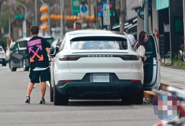 妇产科|38岁男星着急当爸，带新婚娇妻看妇产科盼其生三娃，砸百万换豪车