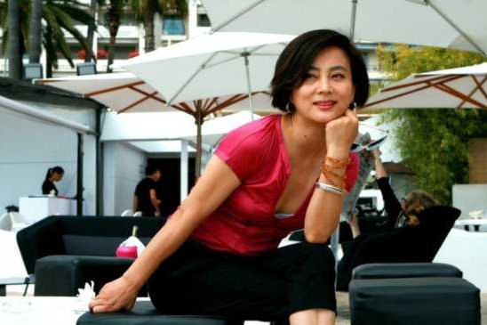 李玲玉|李玲玉晒母子照，儿子身高近两米，与犹太富商离婚后59岁仍单身