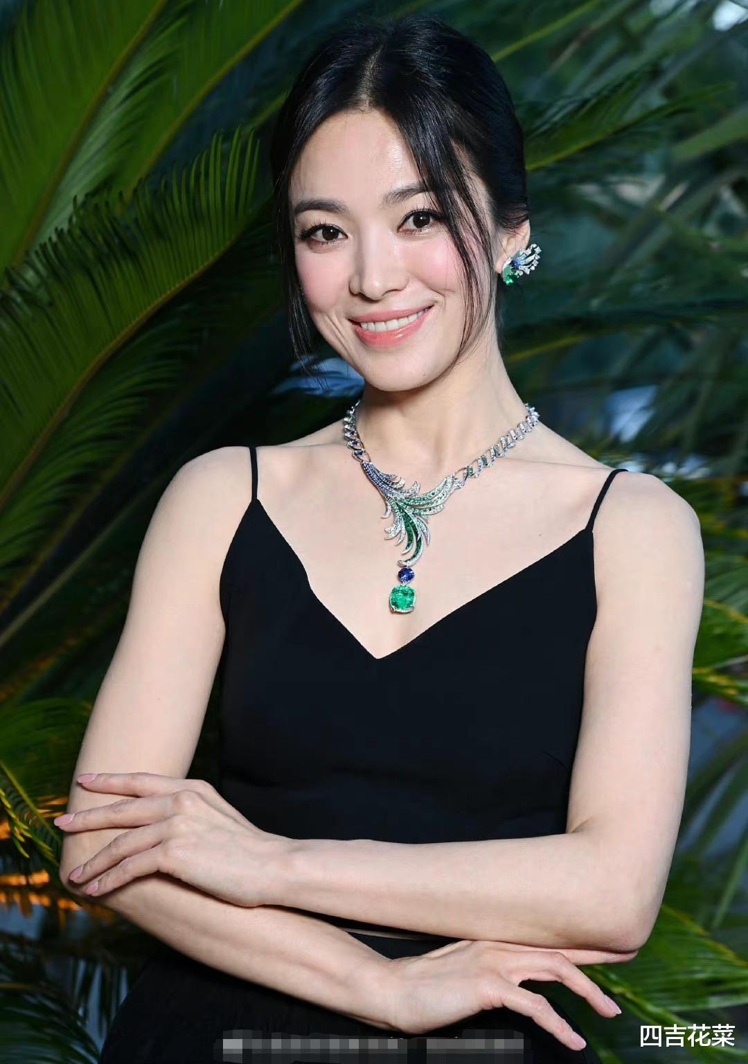 宋慧乔|宋慧乔黑色长裙清冷高贵,怎么越来越像徐睿知了