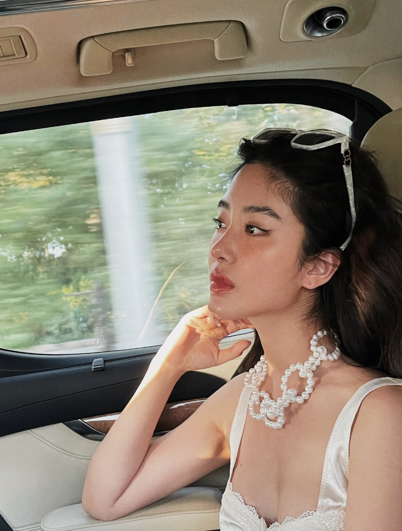 小王子|女星杨彩钰端午节晒写真，低胸胸衣，提前带你入清凉的夏天