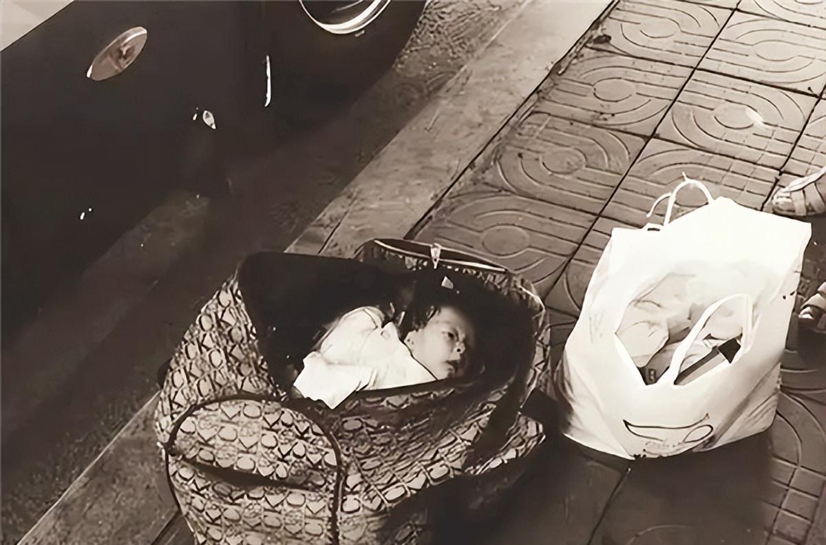 2010年拐卖33个婴儿的喻立香被判死刑,法庭上痛哭:我的孩子咋办