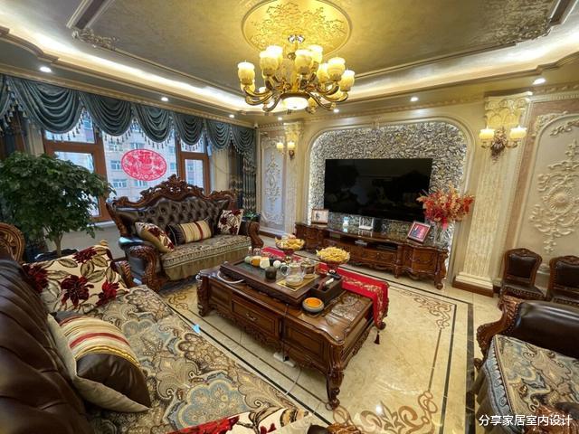 这是我见过比较土豪的装修,漂亮上档次,电视墙估计你都羡慕!