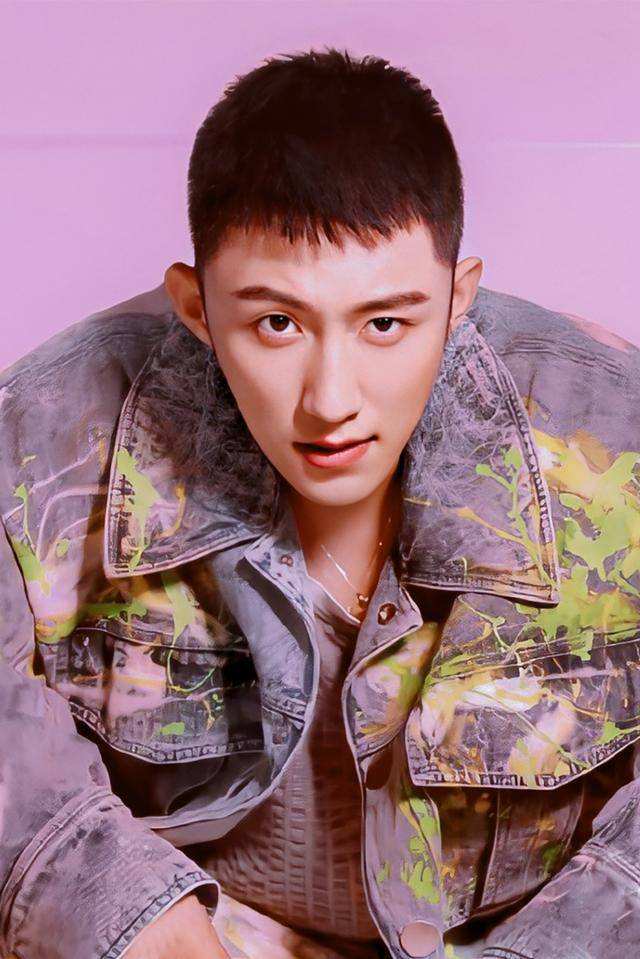 黄景瑜|硬汉小生黄景瑜：16岁辍学当模特，被3位贵人扶持成名背景不一般！