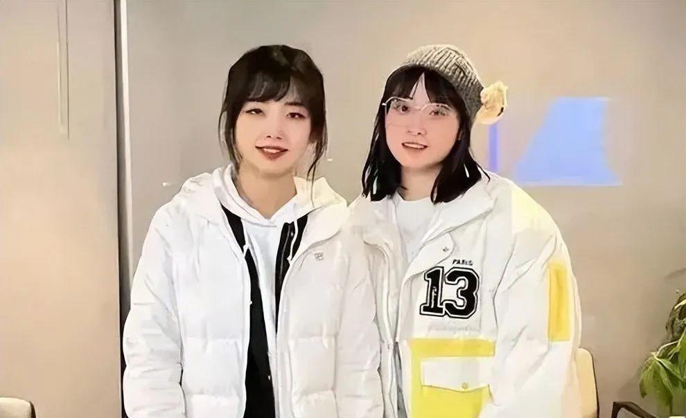 王冰冰|时隔4个月，王冰冰重返央视荧屏，笑容依旧甜美，打破被开除传闻