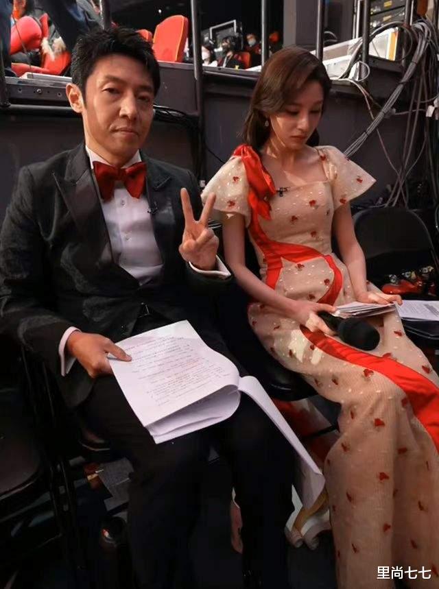 马凡舒|马凡舒首次登元宵晚会!甜美风艳压成门面,李思思穿旗袍更稳重