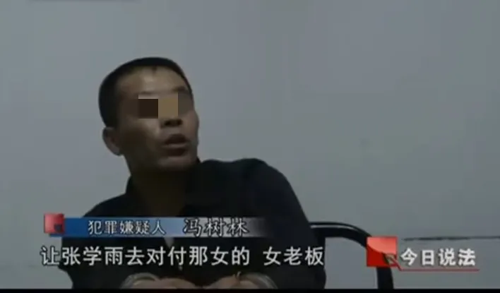 一对中老年夫妇经营一家驴肉火锅店,每天都爆单,不得不多请服务员
