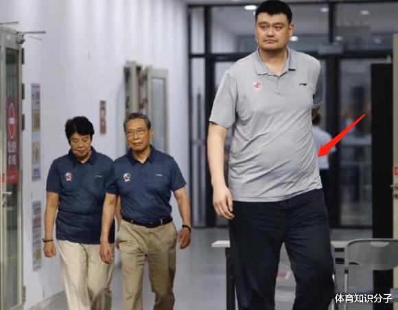 姚明|减肥成功了？姚明时隔2个月再露面变化大，双下巴胡子拉碴不见了