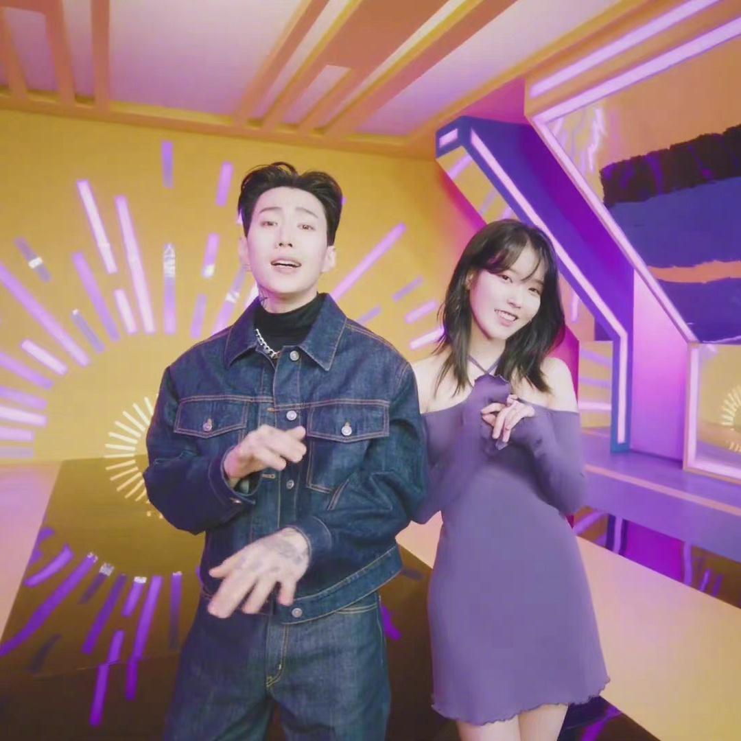 iu|IU朴宰范晒最新合照，合作新歌《GANADARA》，强强联合大发！