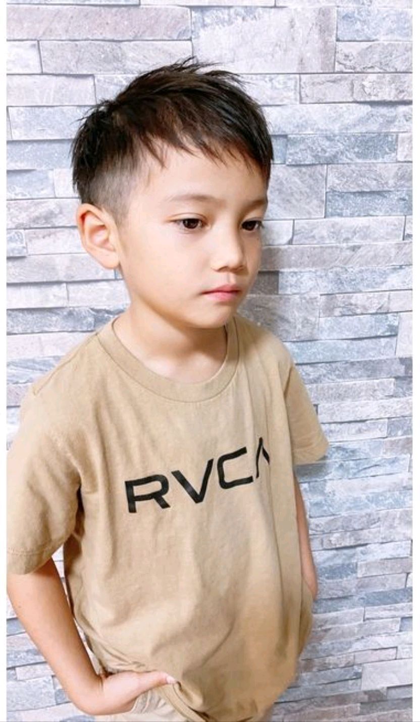 女孩|别总剪锅盖头了,小男孩发型这样剪,百变时尚帅帅的