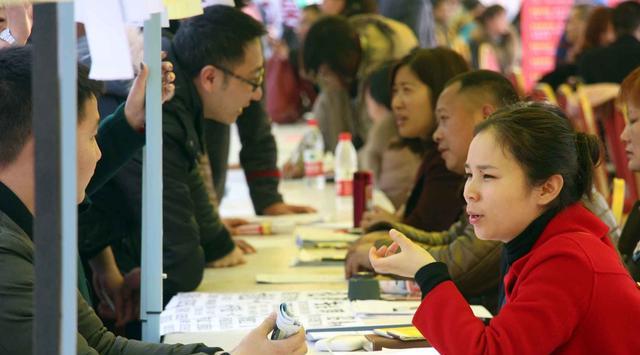 大学生|大学生想入党需要准备什么？过来人给出建议，这2人才是重要人物