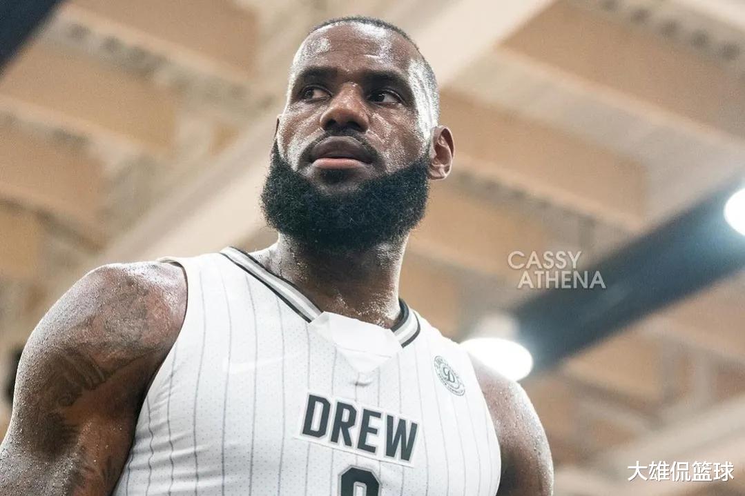 勒布朗·詹姆斯|美媒列出NBA现役九项数据统计排名前三的球员,詹姆斯多次上榜