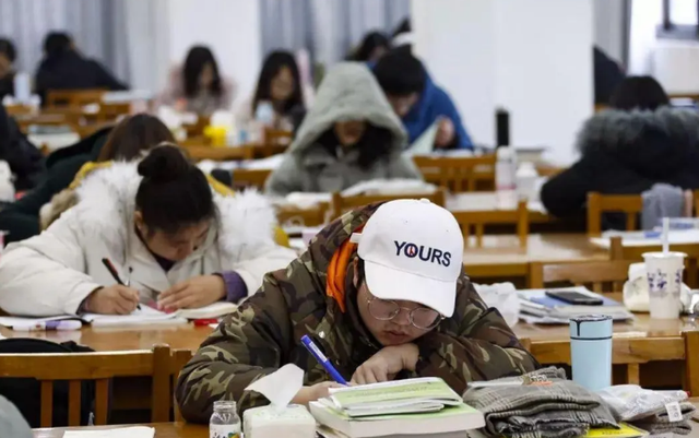 黄石|南大一博士找工作被11所大学婉拒，原因太扎心，难道博士不吃香？