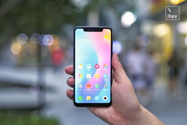 安卓|Android 手机屏幕四边等宽可以有，但没必要