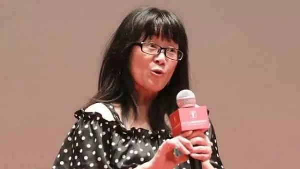 被90后男友家暴,46岁残疾诗人余秀华:我这一生走得实在辛苦