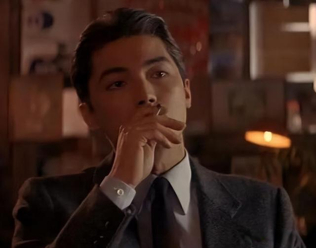 人到中年|这8位知名男星,年轻时迷倒万千女性,人到中年颜值大变样