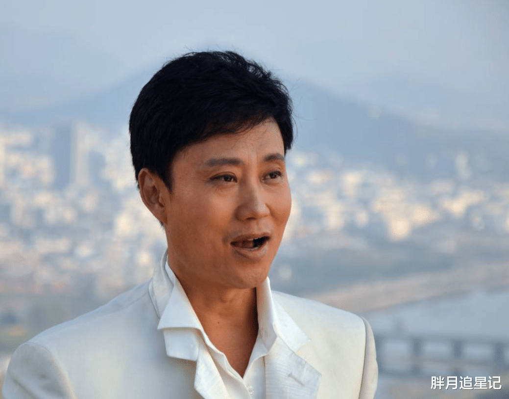 女孩|耿为华和郑佳离婚7年后,一个51岁依旧单身,一个37岁二婚入围城