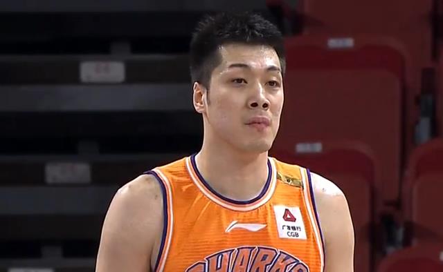 深圳男篮|恭喜李春江！上海男篮2-0晋级4强，王哲林25分，深圳队出局