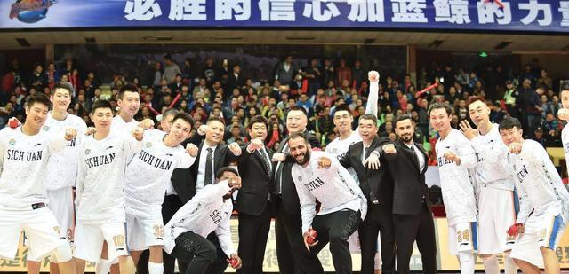 辽宁男篮|不能忘！2016年总决赛辽宁G1大比分赢球，随后输掉了4场！