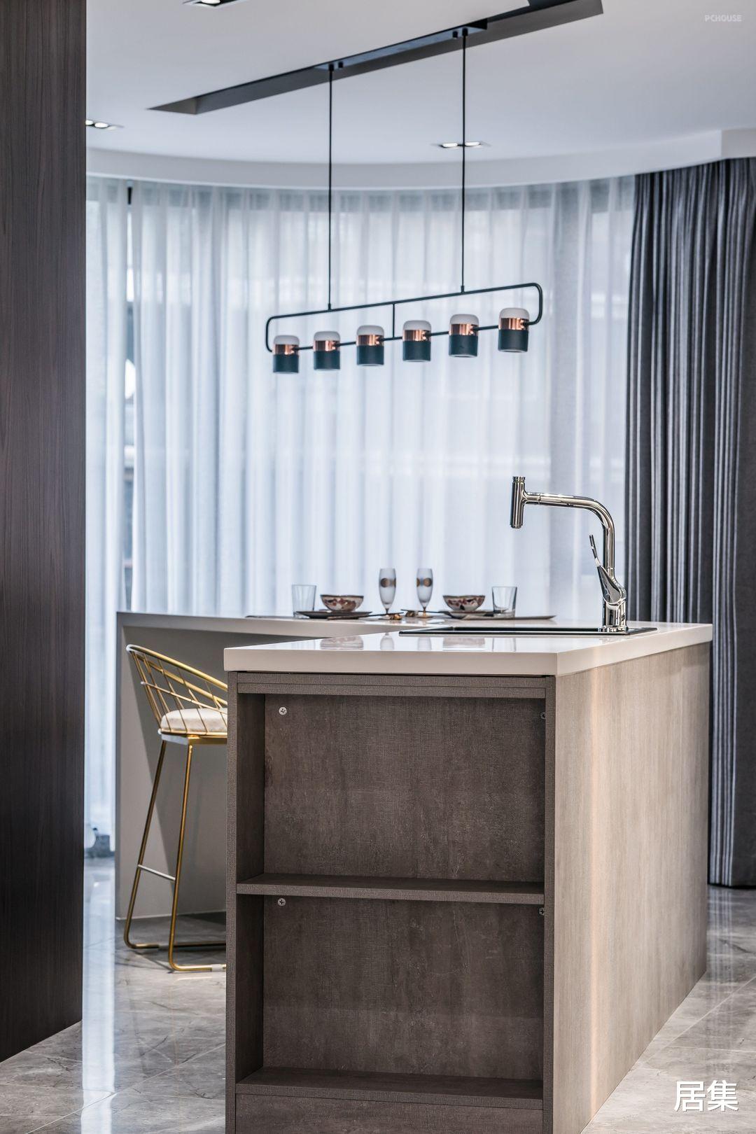 120平方米的雅宅,经过半年的改造,变身高效紧凑的空间