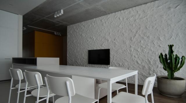 断舍离后工业风不等于穷装,舍弃墙漆、吊顶,120保留了高级感