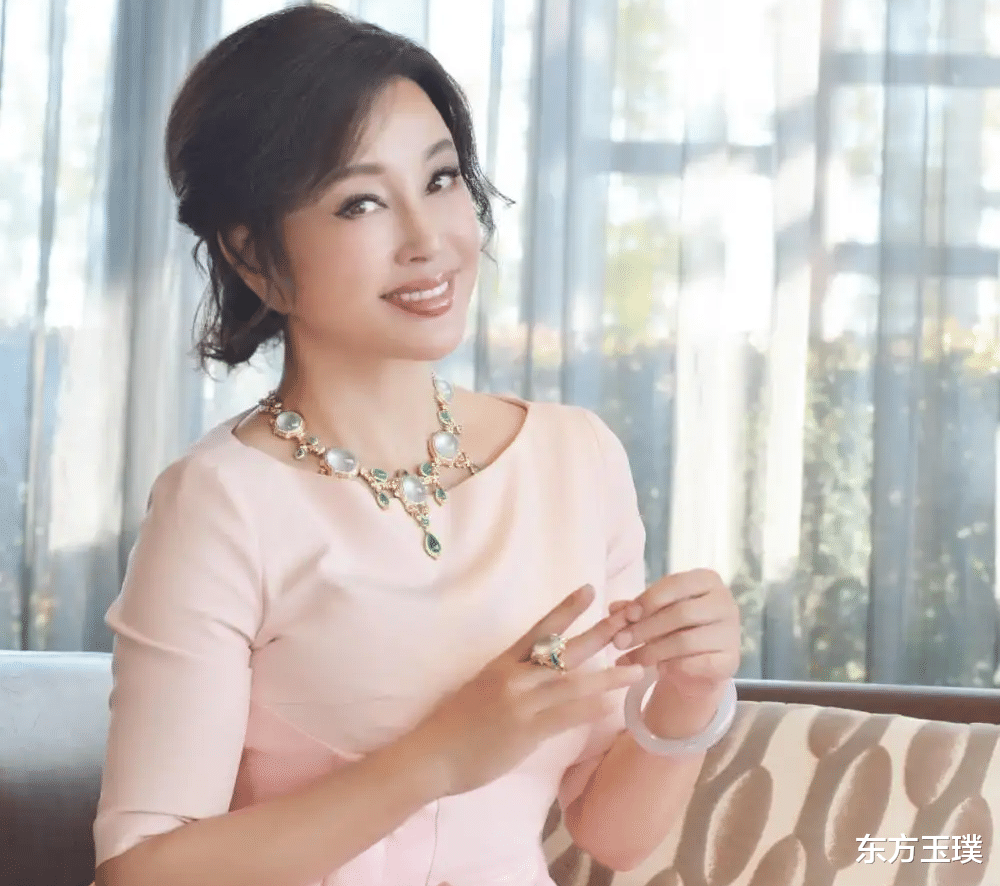 翡翠|有钱人戴的翡翠 到底有多“豪”?看看她们就知道了!