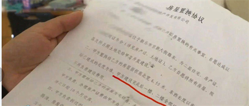 2021年河北大爷霸占楼梯5年,上楼需交50万过路费,不交就砸楼梯