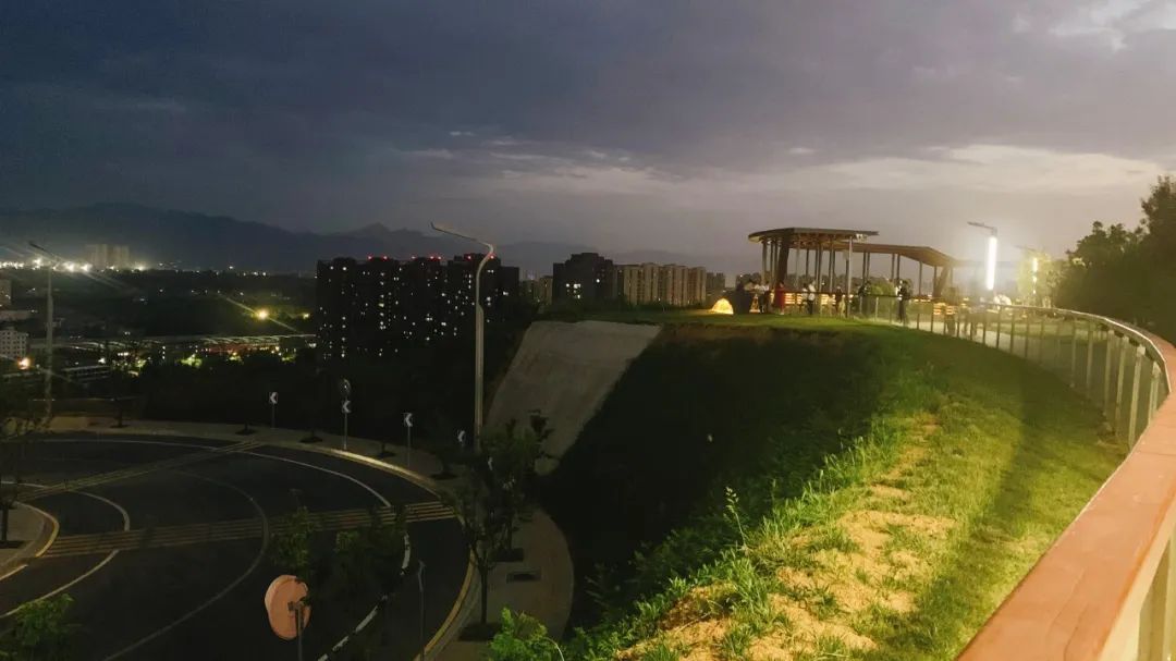 露营|夜景美爆!西安揽月阁的颜值可能一直都被低估了