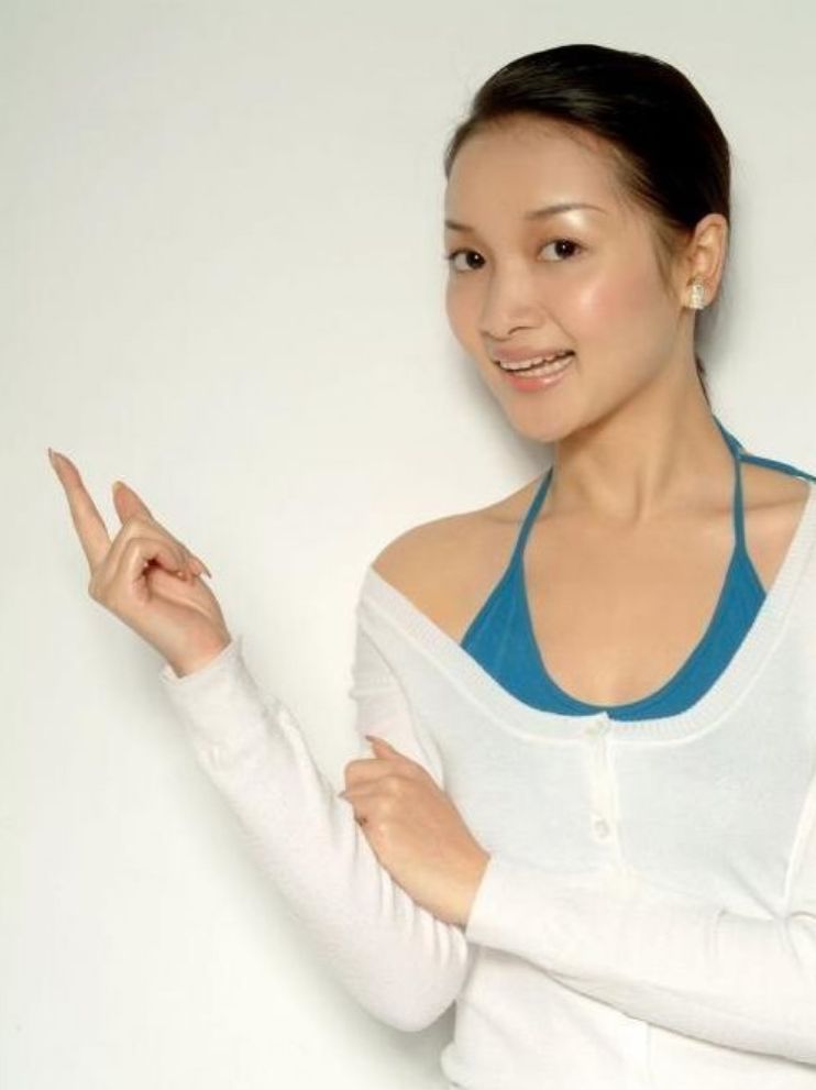 王奎荣|饶芯语：31岁不顾父母反对，嫁给68岁王奎荣，丈夫年纪比岳母还大