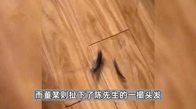 情侣赤身睡觉被中介掀开被子催租,索赔5万,中介:我被套路了