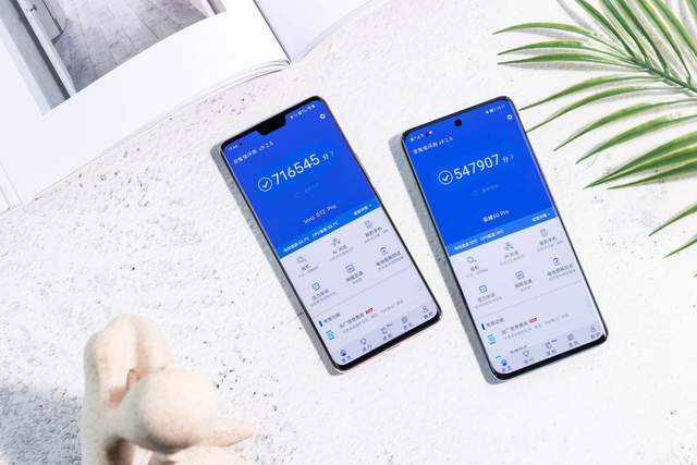 荣耀|荣耀60 Pro与vivo S12 Pro全面盘点！闭眼盲入都不踩雷