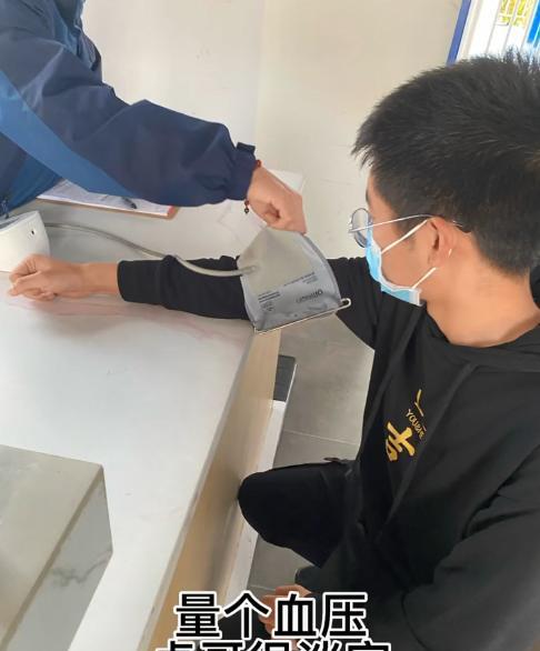 超凡蜘蛛侠|孙悦晒姐弟出游视频，孙辉身着单薄人小鬼大，三人同框合影超温馨