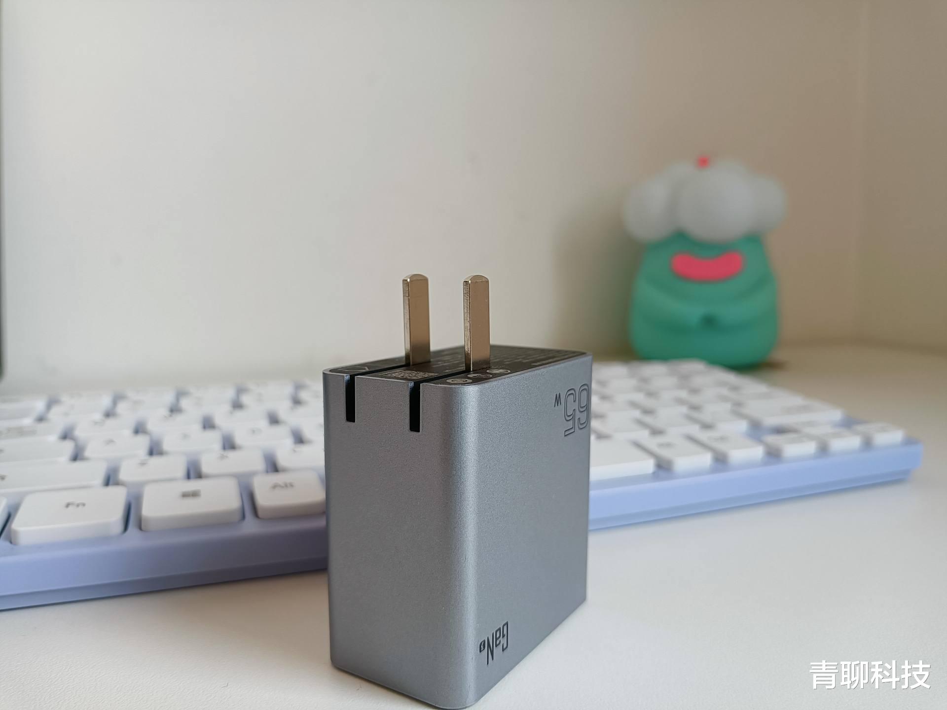 |办公差旅神器一招搞定多设备充电——努比亚氘峰能量块体验评测