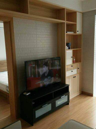 新房装修，媳妇坚持叫木工在电视墙打一圈柜子，完工发现好明智