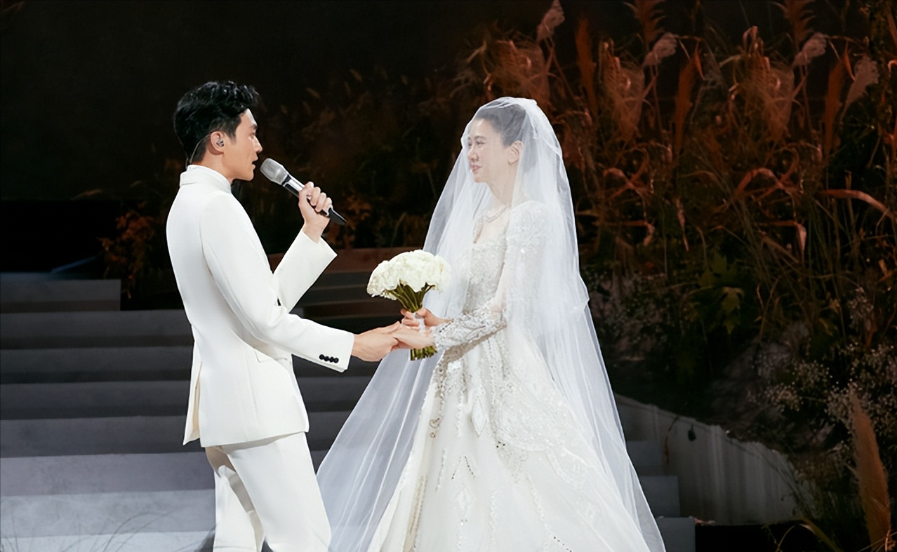 张智霖|鼓励张智霖去玩,提醒他做安全措施,袁咏仪娇妻言论“毁三观”!