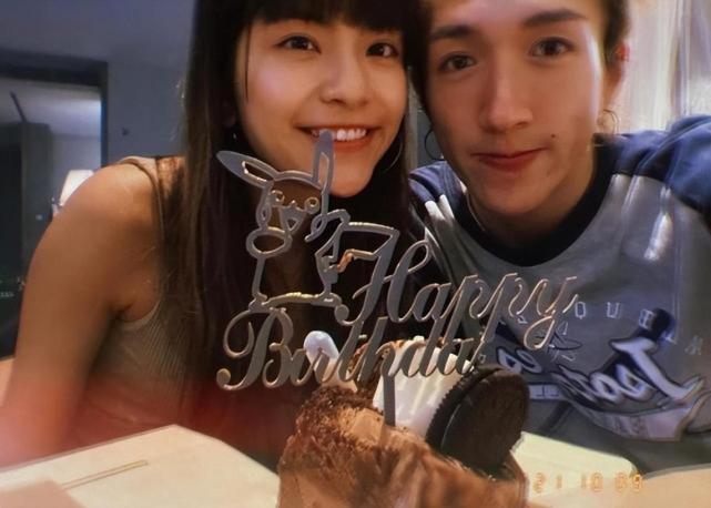 香港体育馆|红馆演唱会六百公斤巨幕劈中演员,2名舞蹈演员,已接受两次手术,可能瘫痪