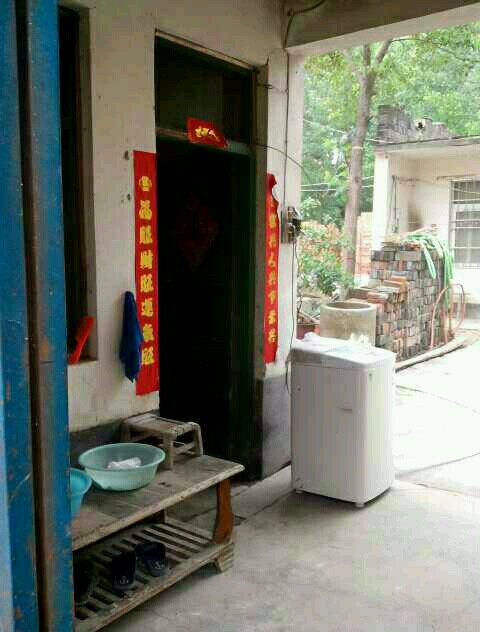 客厅|远嫁农村,婆家的房子又土又破,你们有谁见过比这更烂的房子?