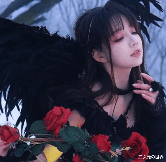 王奕萌|五万人在线看她起床，国服第一萝莉王奕萌，到底是怎么炼成的