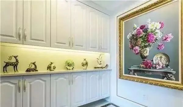 140平简欧新房，入户长鞋柜实用极了，客厅漂亮上档次！