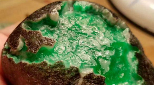 翡翠|翡翠原石交易市场需要注意些什么呢?这几点都不能忽略